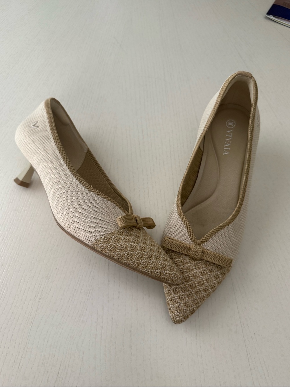 Vivala Cream Pointed-Toe kitten Heel Pumps with Bow